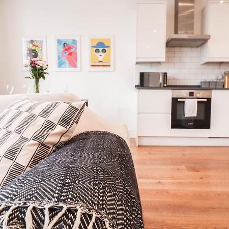 Modern & Spacious 1 Bedroom Clapham Junction Flat Londra Exterior foto