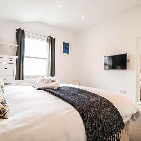 Modern & Spacious 1 Bedroom Clapham Junction Flat Londra Exterior foto