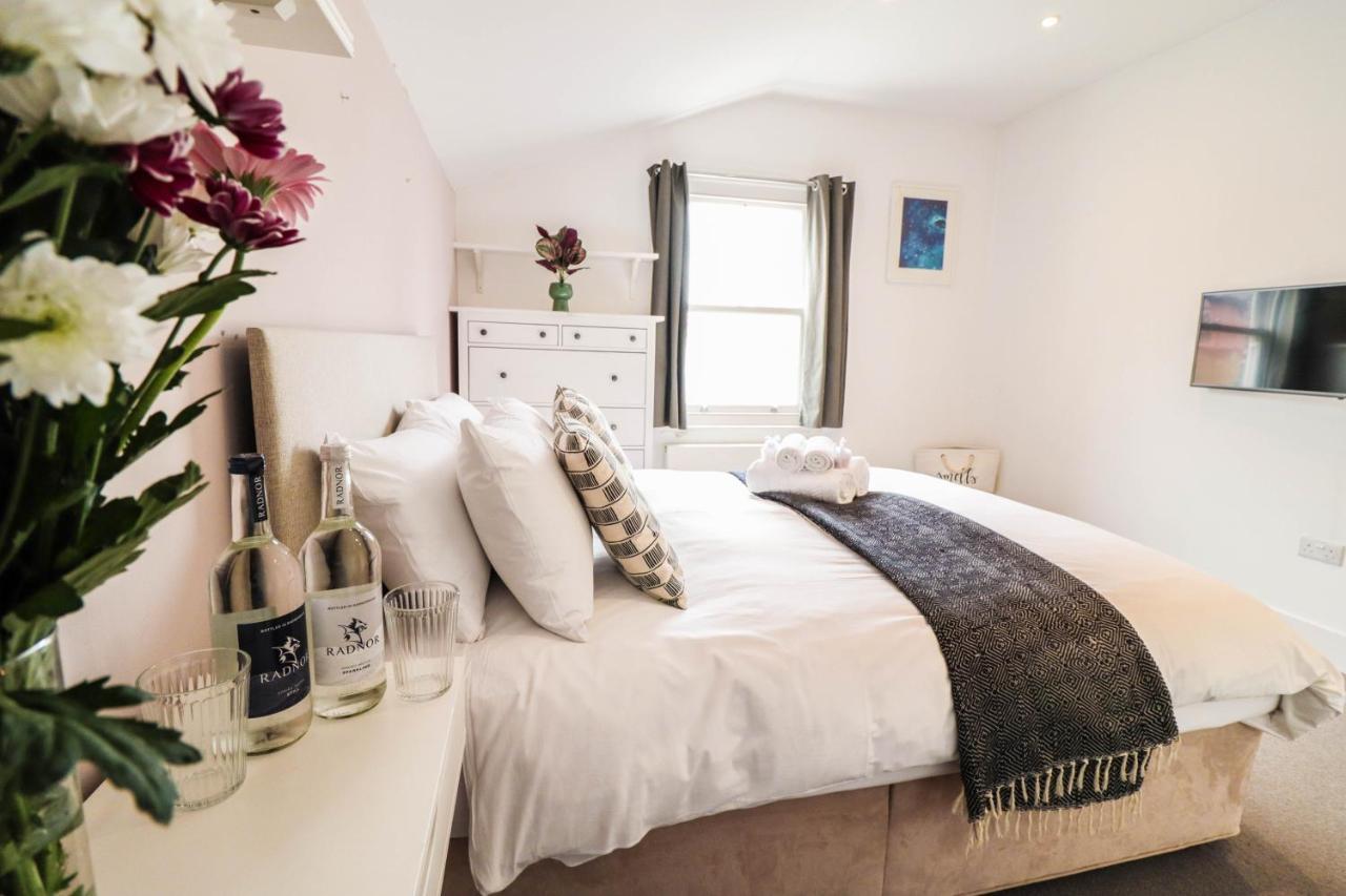 Modern & Spacious 1 Bedroom Clapham Junction Flat Londra Exterior foto