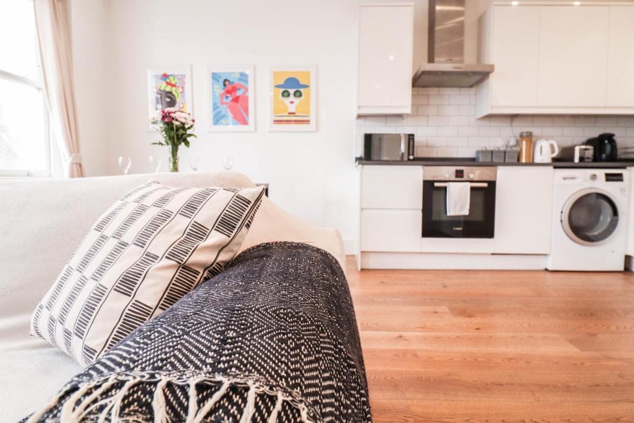 Modern & Spacious 1 Bedroom Clapham Junction Flat Londra Exterior foto