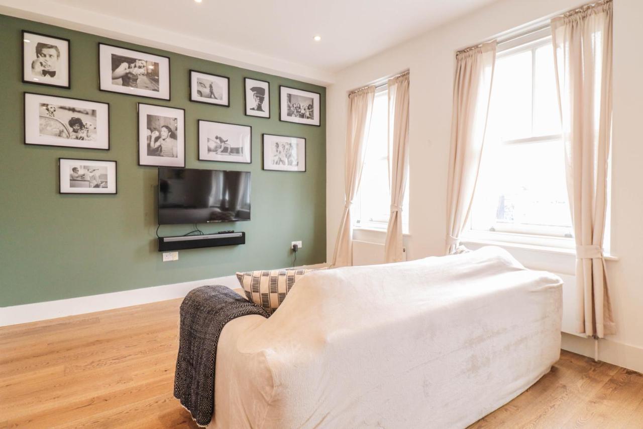 Modern & Spacious 1 Bedroom Clapham Junction Flat Londra Exterior foto