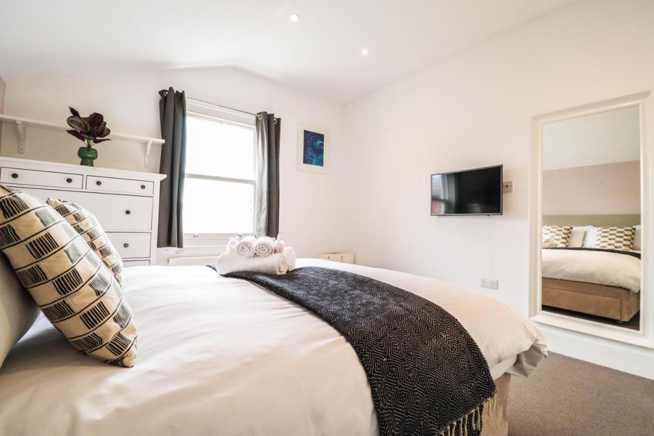 Modern & Spacious 1 Bedroom Clapham Junction Flat Londra Exterior foto