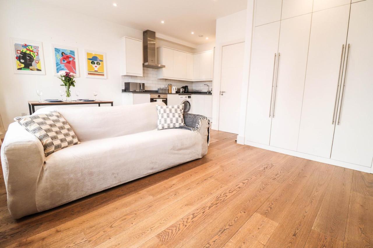 Modern & Spacious 1 Bedroom Clapham Junction Flat Londra Exterior foto