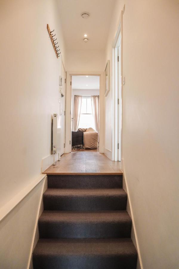 Modern & Spacious 1 Bedroom Clapham Junction Flat Londra Exterior foto